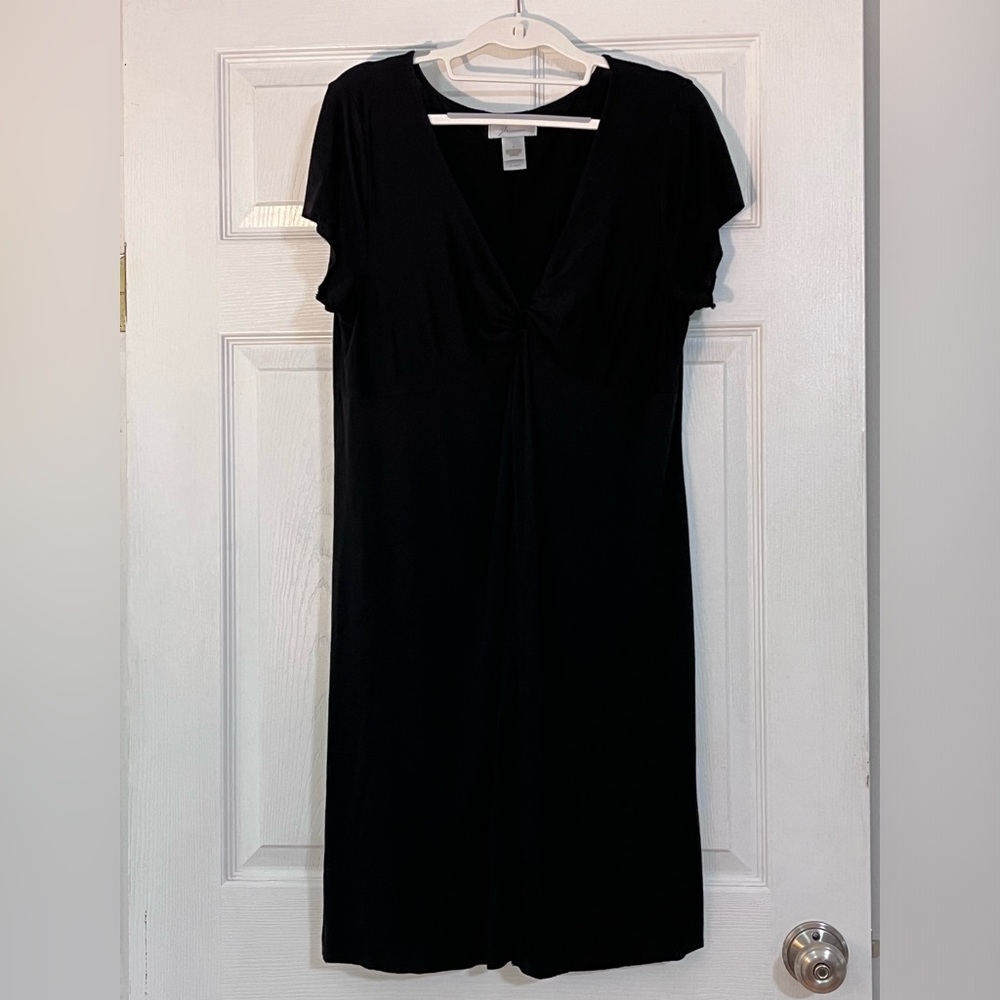 JH Collectibles black dress, size large.